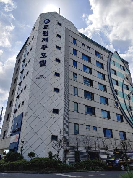 A la foto es mostra l'objecte Dream Jeju Hotel situat a la ciutat de Daejeong.