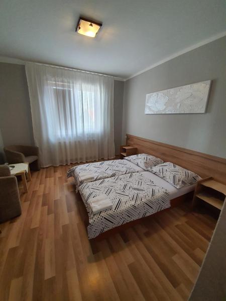 Na foto é possível ver o objeto Penzion M.L.K localizado na cidade de Hlohovec.