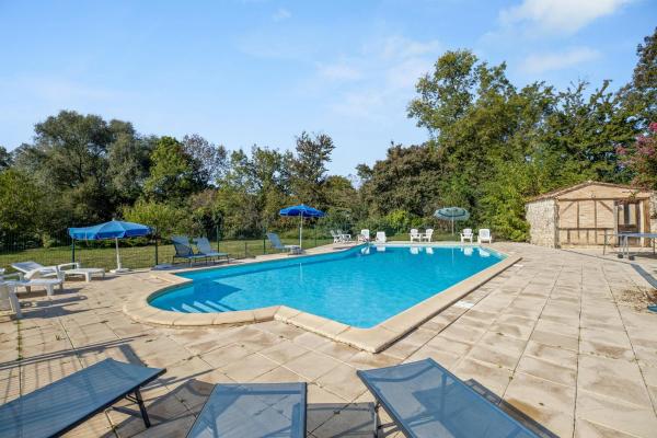 På billedet ses objektet Maison spacieuse à Thenac avec piscine privée beliggende i byen Vachers.