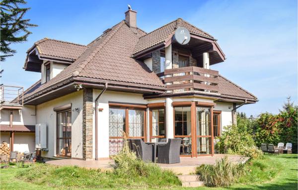 写真にはムシチツェ市にあるLovely Home In Mscice With Kitchenが写っています。