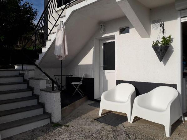 A la foto es mostra l'objecte STUDIO coquet Terrasses de Saint Germain situat a la ciutat de Bettant.