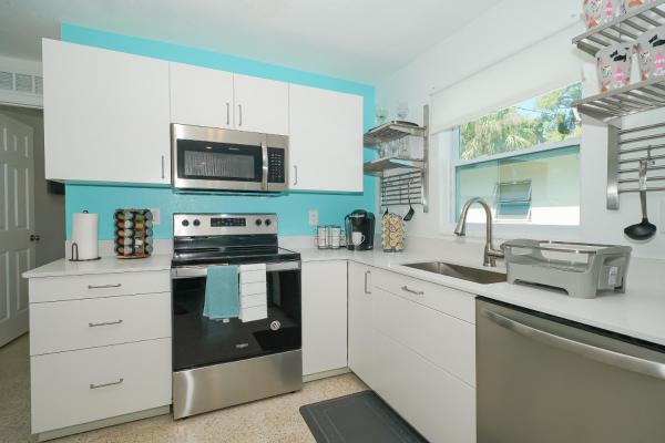 Foto 6: Modern & Fresh - Less than 3 miles to the Beach!