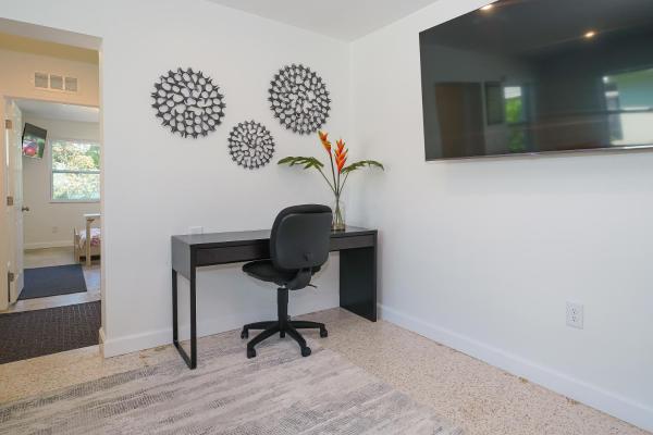 Foto 7: Modern & Fresh - Less than 3 miles to the Beach!