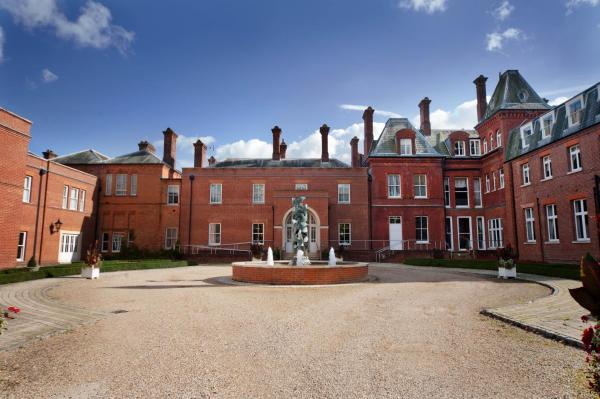 A la foto es mostra l'objecte Champneys Tring situat a la ciutat de Tring.