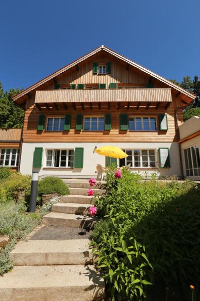På billedet ses objektet Gästehaus Sonnenhof beliggende i byen Dörnberg.