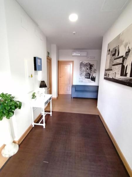 Na fotografii je vidět objekt Hostal Hernan Cortes nacházející se ve městě Cáceres.