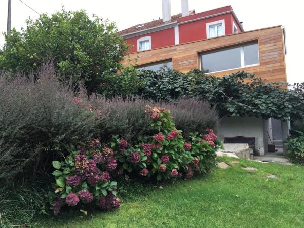 Na fotografii je vidět objekt A Casa de Don Ricardo nacházející se ve městě Sinde.