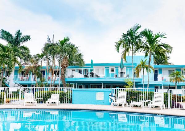 På billedet ses objektet Bayside Inn and Marina beliggende i byen St Pete Beach.
