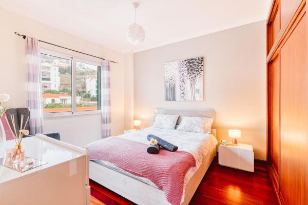 Na fotografii je vidět objekt Lovely 2 Bedroom Sea view apartment nacházející se ve městě Caniço.