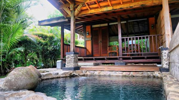 Tirta Arsanta Hot Springs & Villa - Cisarua