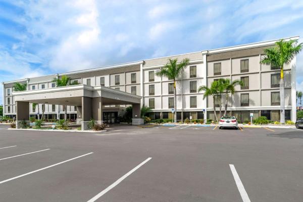 Nella foto è visibile l'oggetto Comfort Inn & Suites St Pete - Clearwater International Airport situato nella città di Clearwater.