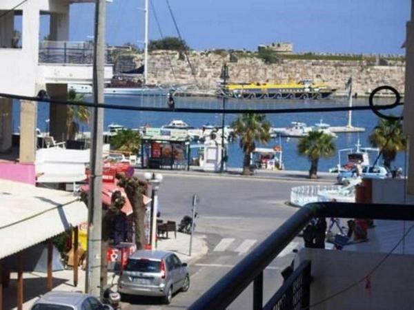 写真にはコス・タウン市にあるPantheon Apartments Kos Townが写っています。