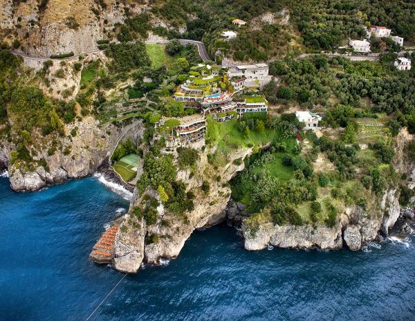 A la foto es mostra l'objecte Il San Pietro di Positano situat a la ciutat de Positano.