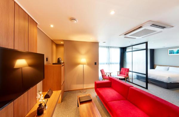 Habitació Doble Deluxe — 36 m² - Ramada by Wyndham Gumi