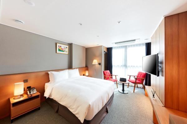Ramada Standard Double — 29 m² - Ramada by Wyndham Gumi