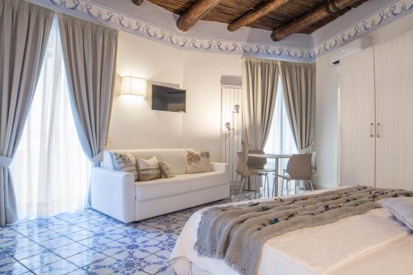 Na foto é possível ver o objeto Morelli suite localizado na cidade de Naples.