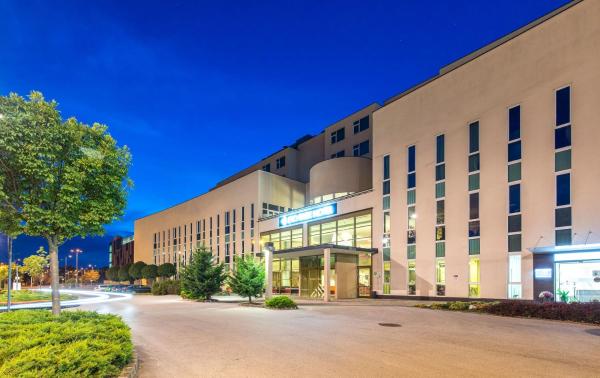 Na fotografii je vidět objekt ETO Park Hotel Business & Stadium nacházející se ve městě Nagybajcs.