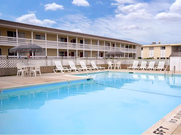 På billedet ses objektet Mariner Inn And Suites beliggende i byen Kill Devil Hills.