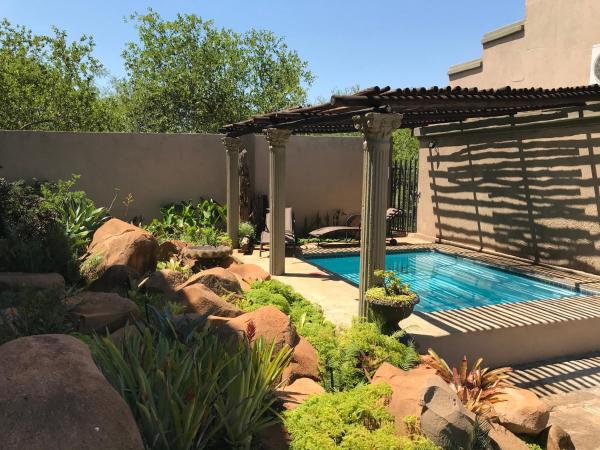 På bilden syns objektet Komati Kruger Villas som ligger i staden Komatipoort.