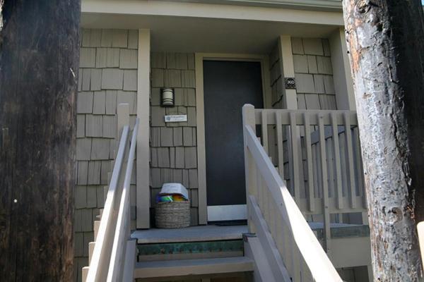 The photo shows the D26 - Seaside Cottage located in the city of Oceanside.