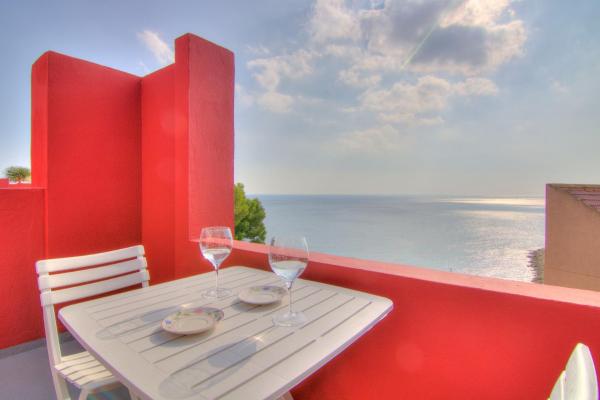 Studio in the Red Wall building by Ricardo Bofill - MURALLA ROJA的照片2
