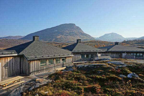 På billedet ses objektet Arctic Lodge beliggende i byen Riksgränsen.
