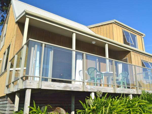 The photo shows the Tiromotu - Hahei Holiday Home located in the city of Hahei.