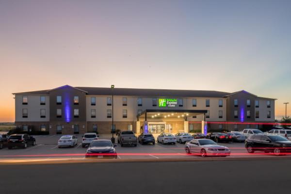 Auf dem Foto ist das Objekt Holiday Inn Express & Suites N Waco Area - West by IHG in der Stadt West zu sehen.