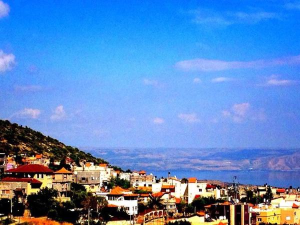 A la foto es mostra l'objecte מיאר אירוח דרוזי situat a la ciutat de Maghār.