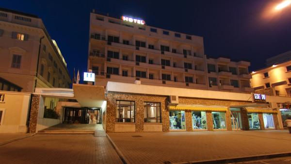 A la foto es mostra l'objecte Hotel Mediterraneo situat a la ciutat de Civitavecchia.