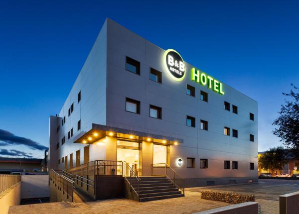 Na fotografii je vidět objekt B&B HOTEL Madrid Alcorcón nacházející se ve městě Alcorcón.