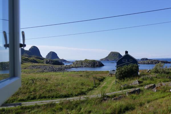 Na zdjęciu widoczny jest obiekt Koselig Hytte i Nykvåg położony w mieście Nykvåg.