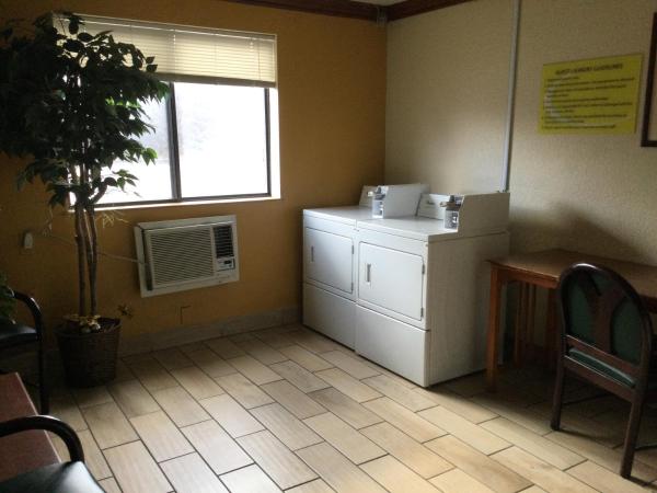 Φωτογραφία 9: Super 8 by Wyndham Canton/Livonia Area
