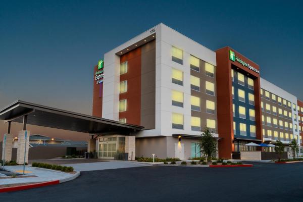 Na foto é possível ver o objeto Holiday Inn Express & Suites - Las Vegas - E Tropicana by IHG localizado na cidade de Las Vegas.