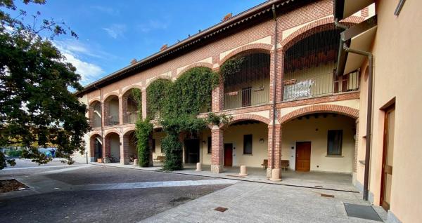 På bildet vises objektet Cascina San Giovanni som ligger i byen Arcore.