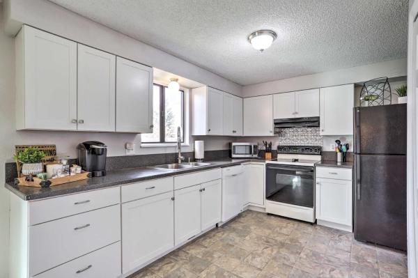 Fotografie 9: Duplex with Private Yard 3 Mi to Downtown Loveland!