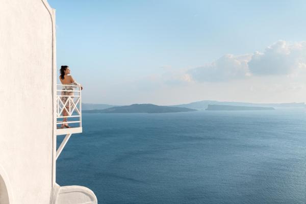 På billedet ses objektet Caldera Premium Villas beliggende i byen Oia.