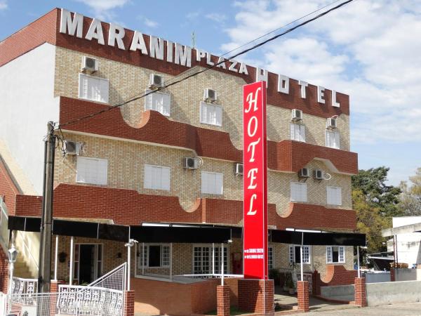 写真にはアンパロ市にあるMaranim Plaza Hotelが写っています。