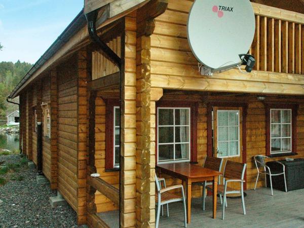Na zdjęciu widoczny jest obiekt 5 person holiday home in VÅGLAND położony w mieście Storsæter.