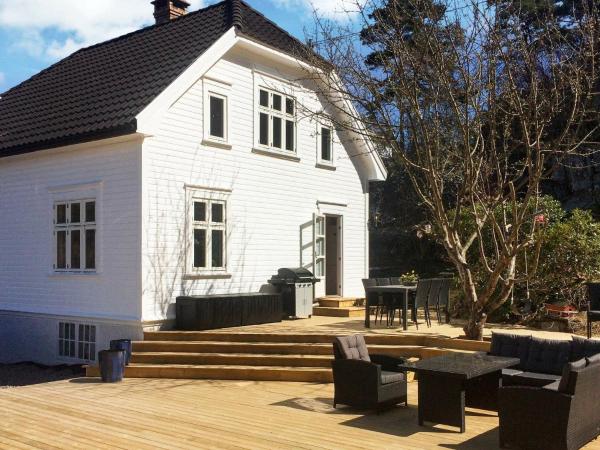 Op de foto is het object 7 person holiday home in Høvåg te zien, gelegen in de stad Skottevik.