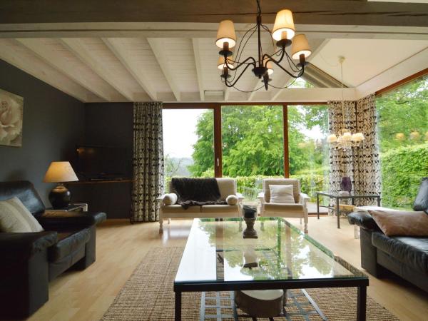 Foto 9: Chalet with Valley Views,