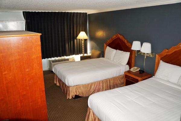 Pokój dwuosobowy z 2 łóżkami podwójnymi – dla palących — 17 m² - Hotel Elev8