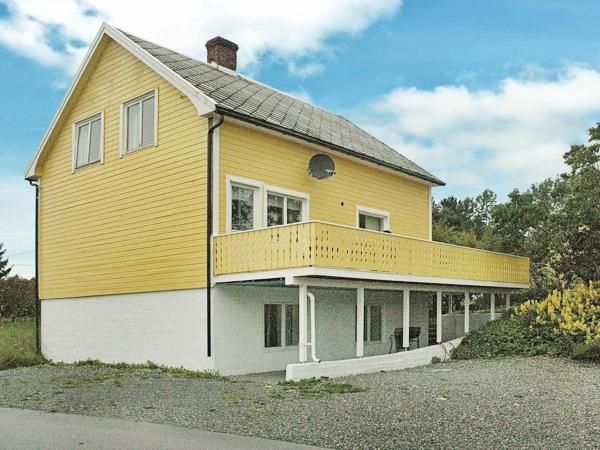 Five-Bedroom Holiday home in Vevang 2