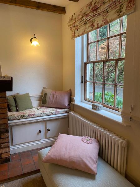 Rock View Cottage, 2 Bedrooms Near Alton Towers - Alton