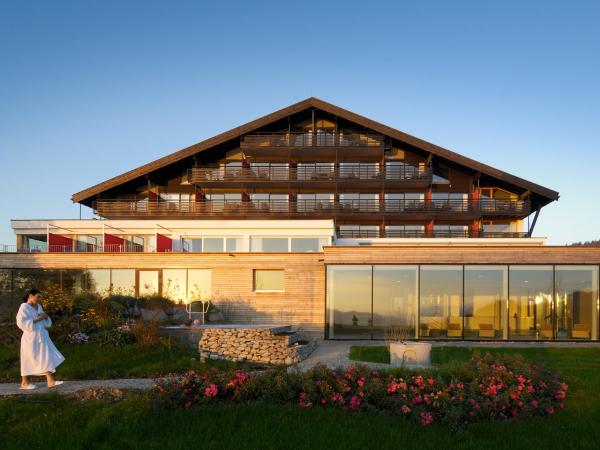 Na fotografii je vidět objekt Wellnesshotel Linde nacházející se ve městě Au.