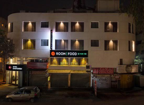 Na fotografii je vidět objekt Hotel Darshan Vishwas nacházející se ve městě Kolhápur.