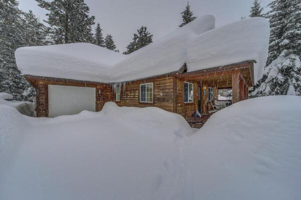 Na fotografii je vidět objekt Hubbard Cabin by Casago McCall - Donerightmanagement nacházející se ve městě McCall.