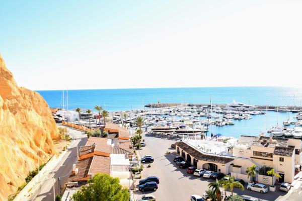 A la foto es mostra l'objecte Sunny Escape by the Sea & Yacht Club situat a la ciutat de Altea.