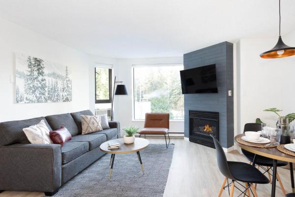 På billedet ses objektet Contemporary & Spacious Slopeside 1BR Getaway beliggende i byen Whistler.