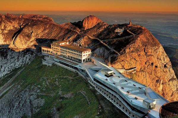 A la foto es mostra l'objecte Hotel Pilatus-Kulm situat a la ciutat de Lucerna.